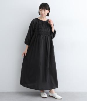 コットンローンハンドスモッキングフレアワンピース(クロ-M)