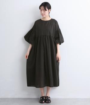 コットンキャンブリックボリューム袖フレアワンピース(ブラック-L)