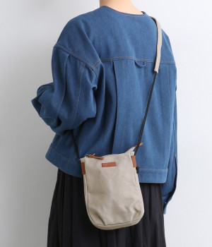 ドット刺繍　ミニサコッシュ(ライトグレー-ONESIZE)