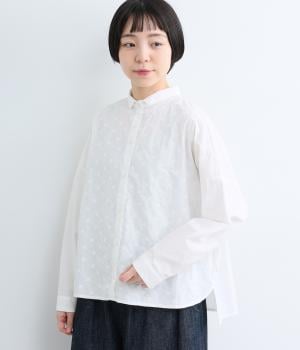 刺繍生地使いボックスシャツ（オフホワイト・F）