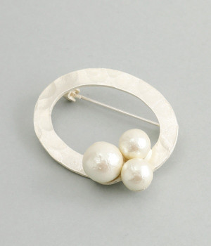 ツチメプレート　コットンパール付きブローチ(シルバー-ONESIZE)