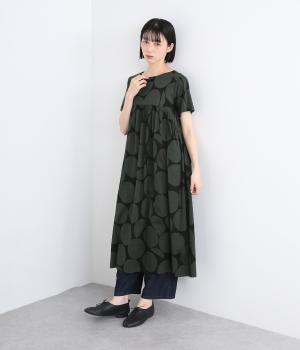 コットンビッグドット後ろボタン切替ギャザーワンピース(ブラック-ONESIZE)