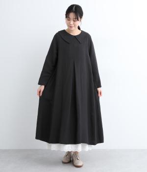 リネンレーヨン大きな襟の前タック後ろボタンフレアワンピース(ブラック-F)