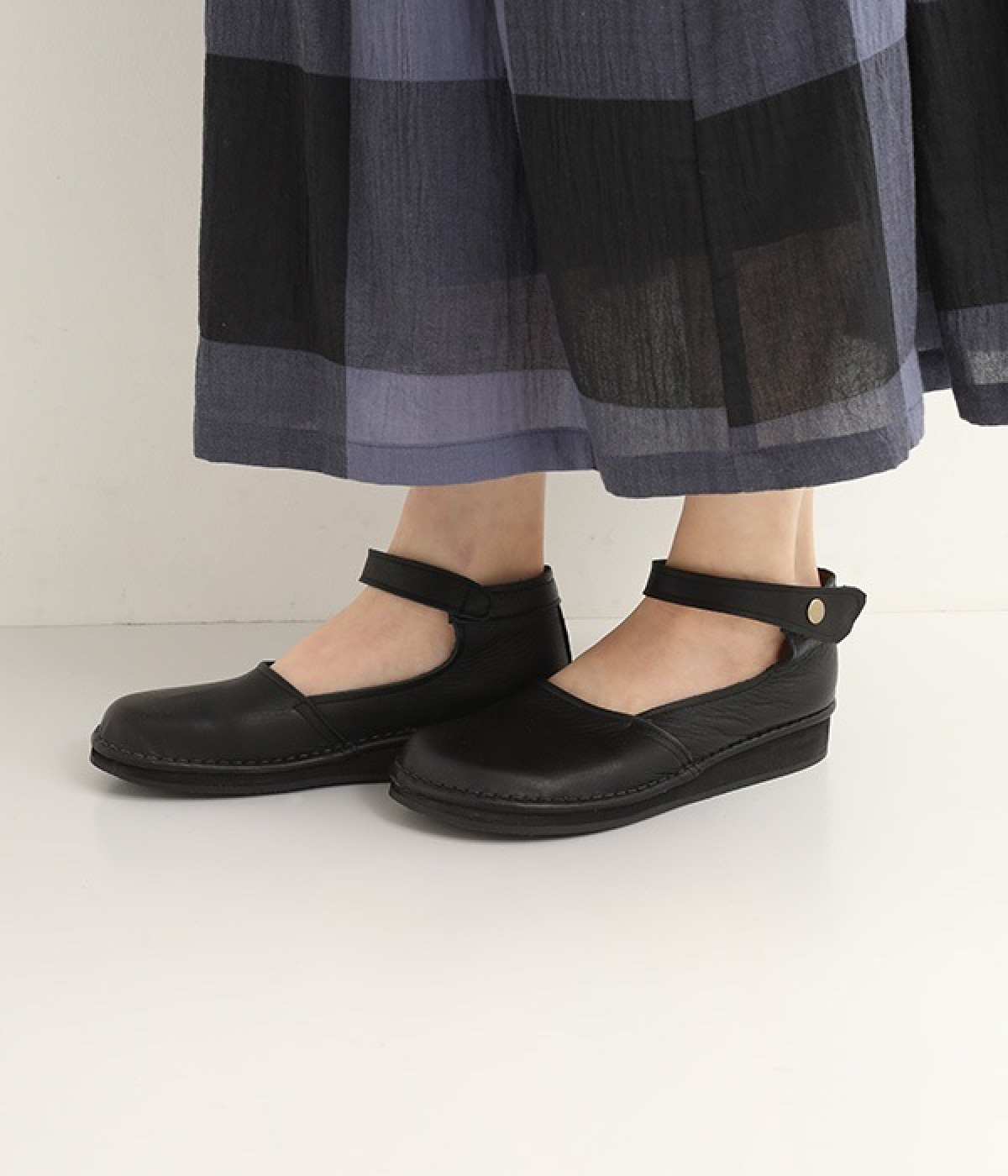 オイルシュリンクレザー　アンクルストラップシューズ(ブラック-240)