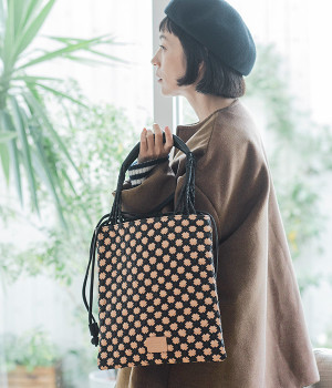 レザーメッシュ　スクエアバッグ(ブラック幾何学-ONESIZE)