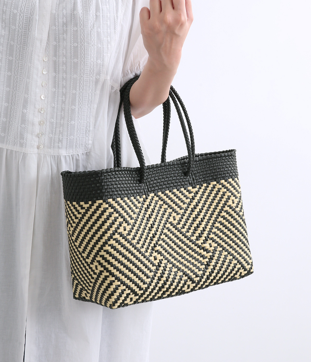 手編みのメルカドバッグ　横長(ブラック-ONESIZE)