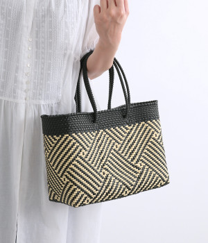 手編みのメルカドバッグ　横長(ブラック-ONESIZE)