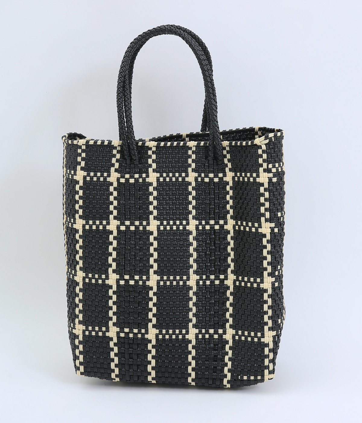 手編みのメルカドバッグ　縦長(ストライプ/ブラックホワイト-ONESIZE)