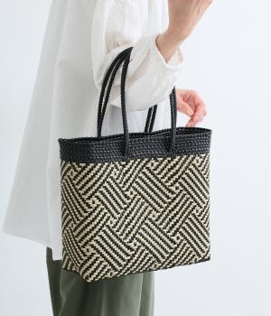 手編みのメルカドバッグ　M(ブラック×ホワイト-F)