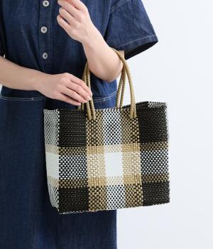 手編みのメルカドバッグ　M(ベージュ×ブラック-F)