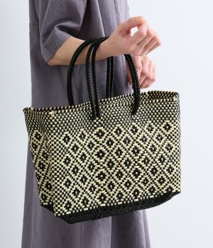 手編みのメルカドバッグ　横長　M(ブラック×ホワイト-F)