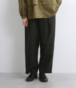 リサイクルウールウォッシャブルタックテーパードパンツ(チャコール-F)