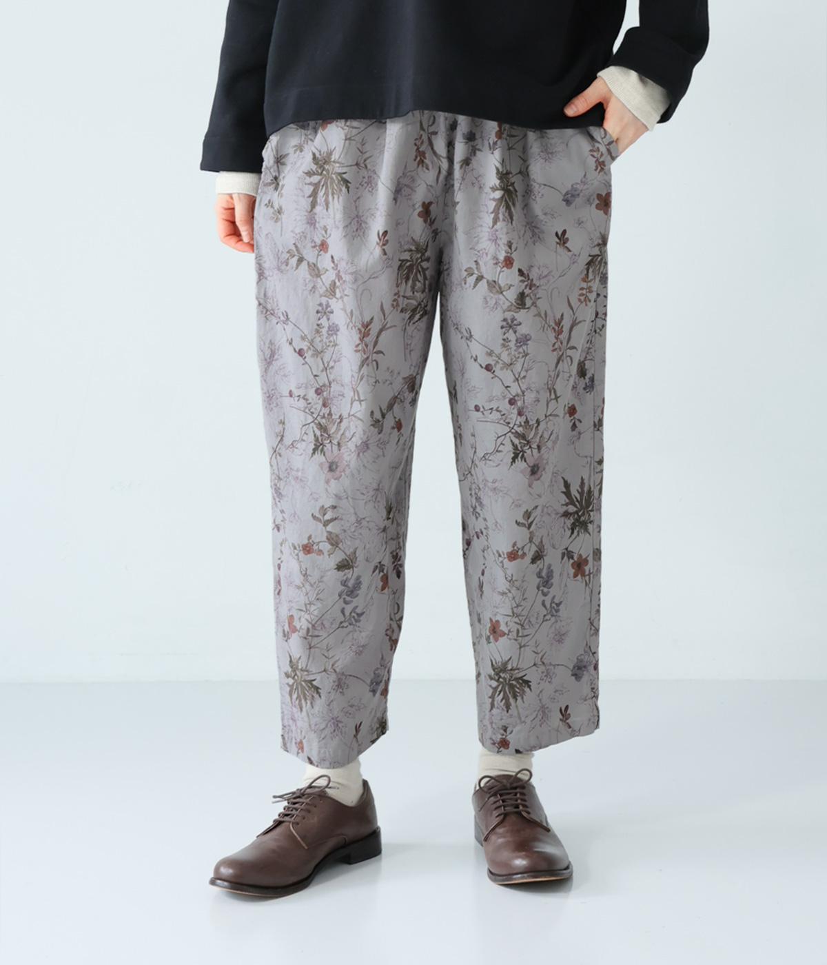 コットンリネンシーチングプリントフラワーリラックステーパードパンツ(グレー-F)