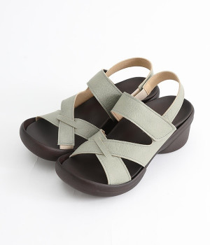 クロスベルトサンダル　グミインソール