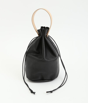 レザー　巾着バッグ