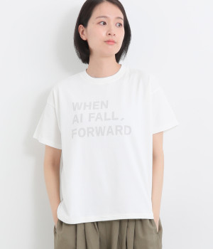 コットン天竺ヘムラウンドプリントTシャツ〈WHEN AI FALL,FORWARD〉(オフホワイト-ONESIZE)