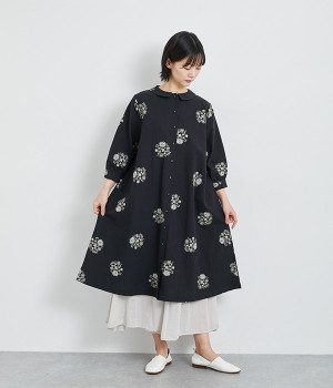フラワー刺繍襟付き前開きワンピース(ブラック-ONESIZE)