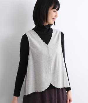 エターミン刺繍入りフレアベスト