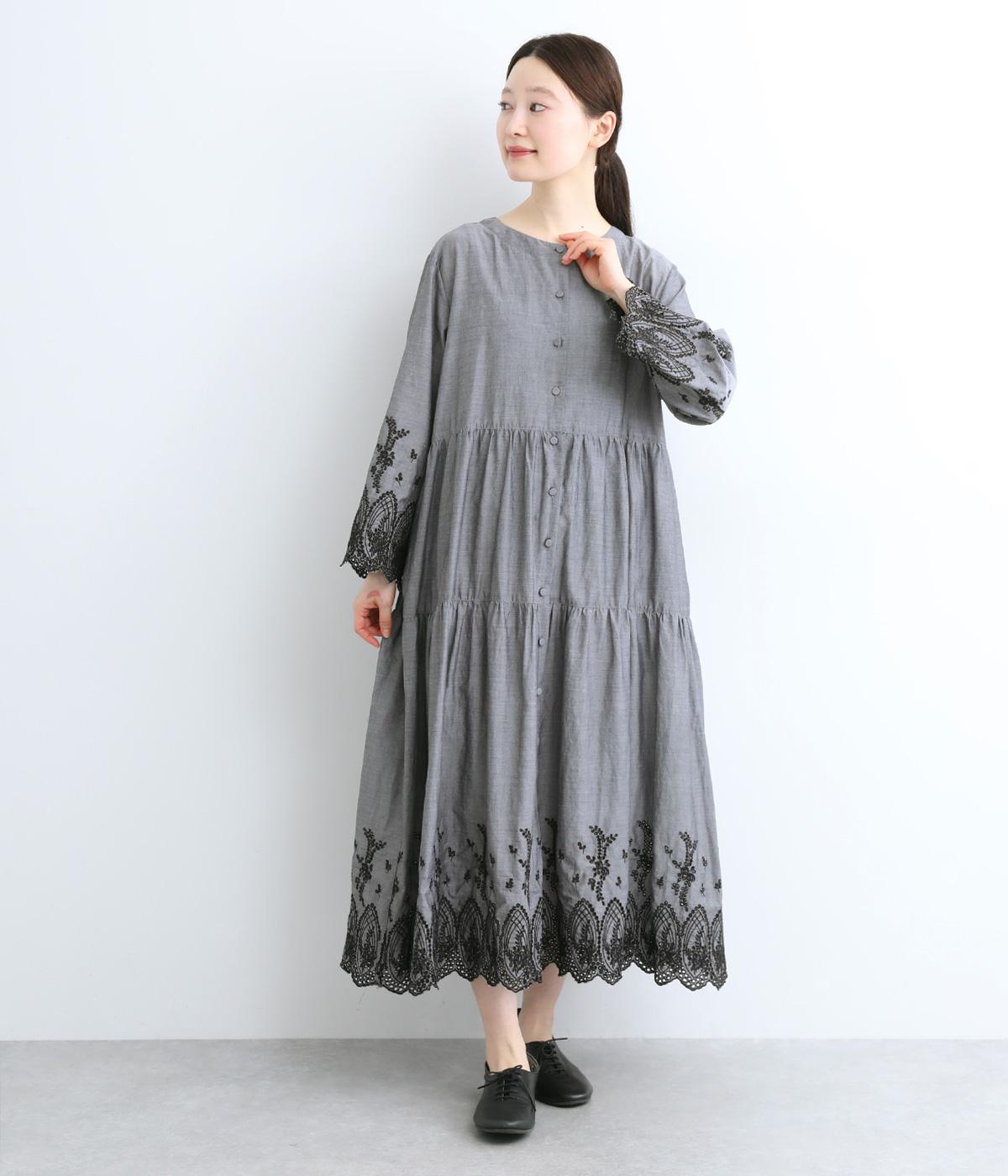 スカラ刺繍ティアードワンピース(グレー-ONESIZE)