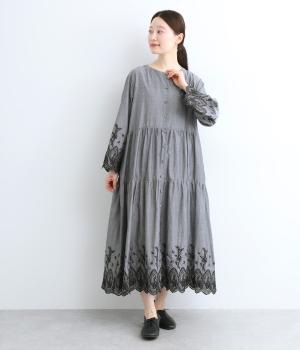 スカラ刺繍ティアードワンピース(グレー-ONESIZE)