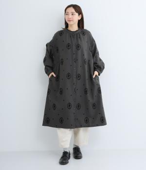 フロッキープリントフリルワンピース(チャコールグレー-F)