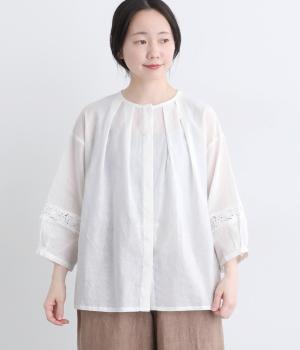 コットンリネン　袖花モチーフブラウス(オフ-F)