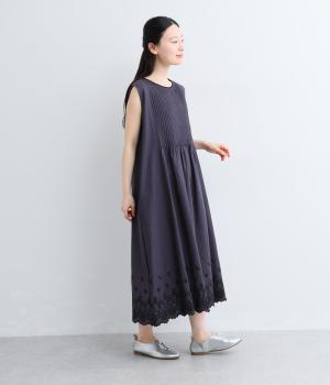 コットンリネンスカラ刺繍　ピンタックノースリーブワンピース(ネイビー-F)