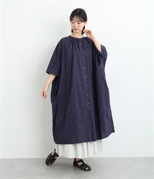 60sコットンローンドット刺繍ネックギャザーワイドワンピース(バイオレットブルー-ONESIZE)