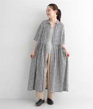 スラブ入りコットンボイルウエスト切替ギャザーワンピース(オフホワイト×インクブラック-ONESIZE)
