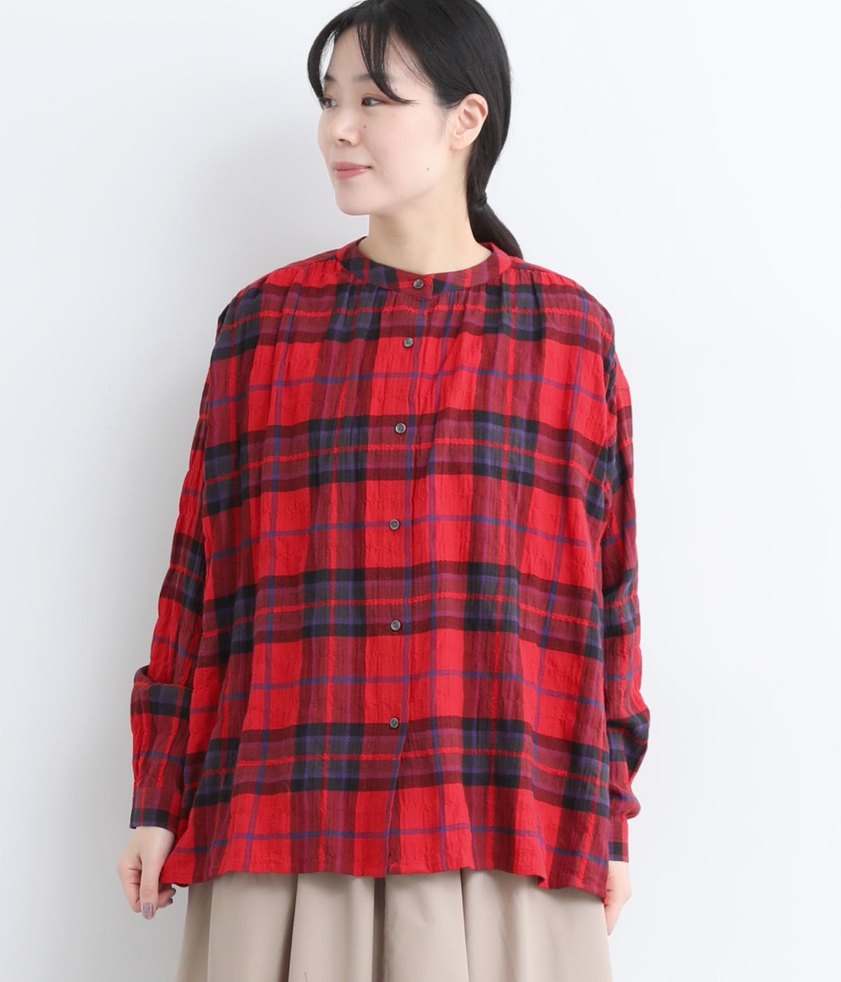 コットンヘリンボーン柄シャーリングバンドカラーヨークギャザーブラウス(レッドチェック-F)