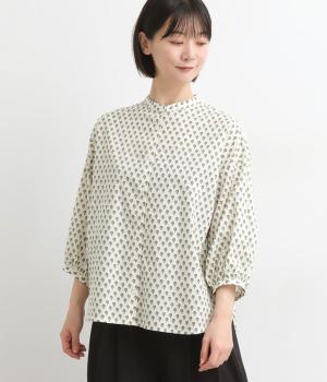 コットン平織り(アーティーチョーク柄)BACKタックパフ袖ブラウス(アイボリー-F)