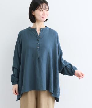 コットンダブルガーゼヘンリーネックBACKギャザーチュニック（ダスティーブルー・F）