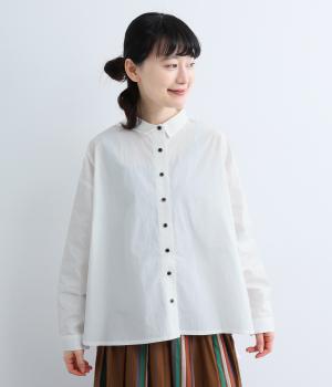 コットンポプリン前後差BACKギャザーフレアシャツ（オフホワイト・F）