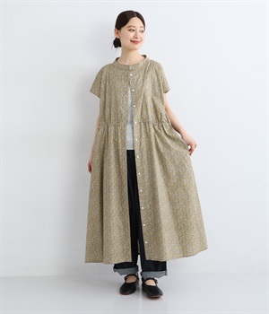 小花柄ボトルネックワンピース