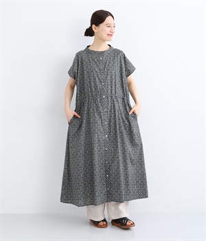 小花柄ボトルネックワンピース(ネイビー-ONESIZE)