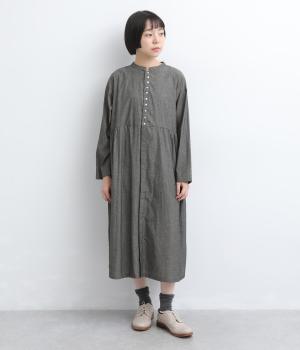 コットンシャンブレー多ボタン前あきワンピース（ブラック・F）