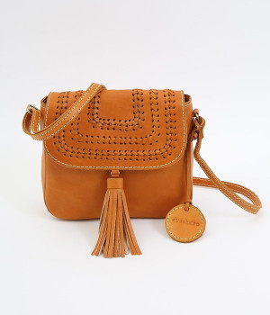 カウレザー　タッセルステッチショルダーバッグ(ブラウン-ONESIZE)