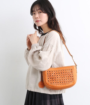 レザー　八角編みショルダーバッグ(ブラウン-ONESIZE)