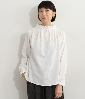 ダブルガーゼゴム入りタックネックブラウス(オフホワイト-ONESIZE)