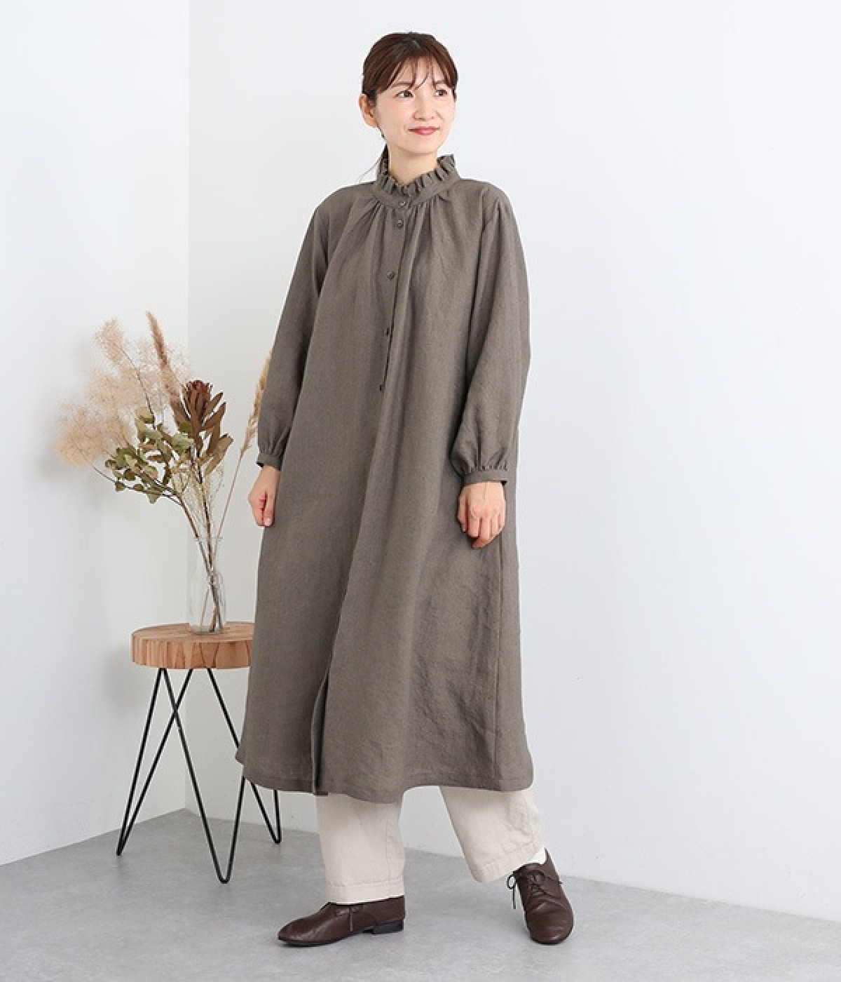 ベルガモリネン襟フリルワンピース(アッシュブラウン-ONESIZE)