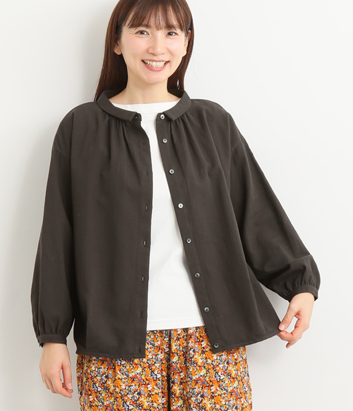 コットンカシミヤちび襟ブラウス(チャコールグレー-ONESIZE)