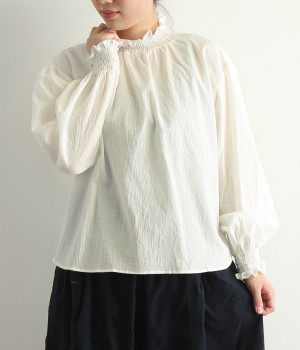 東炊きローン　シャーリングスタンドネックブラウス(オフホワイト-ONESIZE)