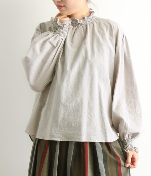東炊きローン　シャーリングスタンドネックブラウス(ライトグレー-ONESIZE)
