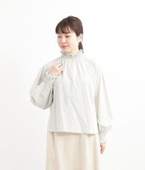 東炊きローン　シャーリングスタンドネックブラウス(グレージュ-ONESIZE)