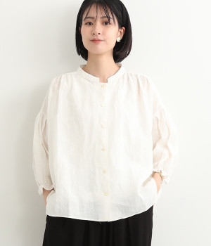 フレンチリネンスタンド襟ギャザー6分袖ブラウス（オフホワイト・ONESIZE）