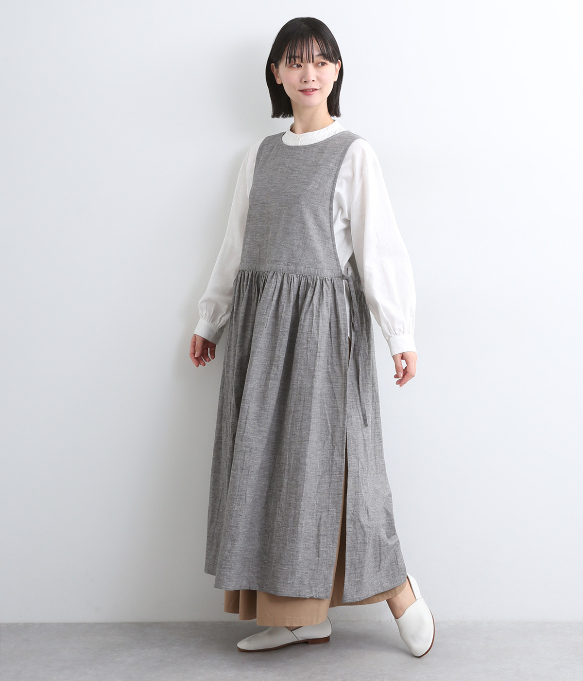コットンリネンエプロンワンピース(シャンブレー-ONESIZE)