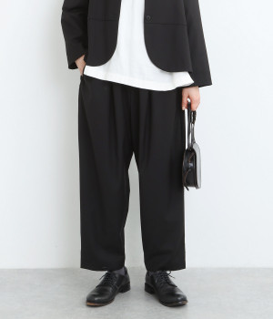 後ろ切り替えタックテーパードパンツ(ブラック-ONESIZE)