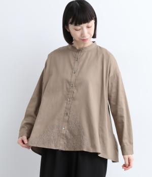 サテン木漏れ日刺繍シャツ(サンドベージュ-ONESIZE)