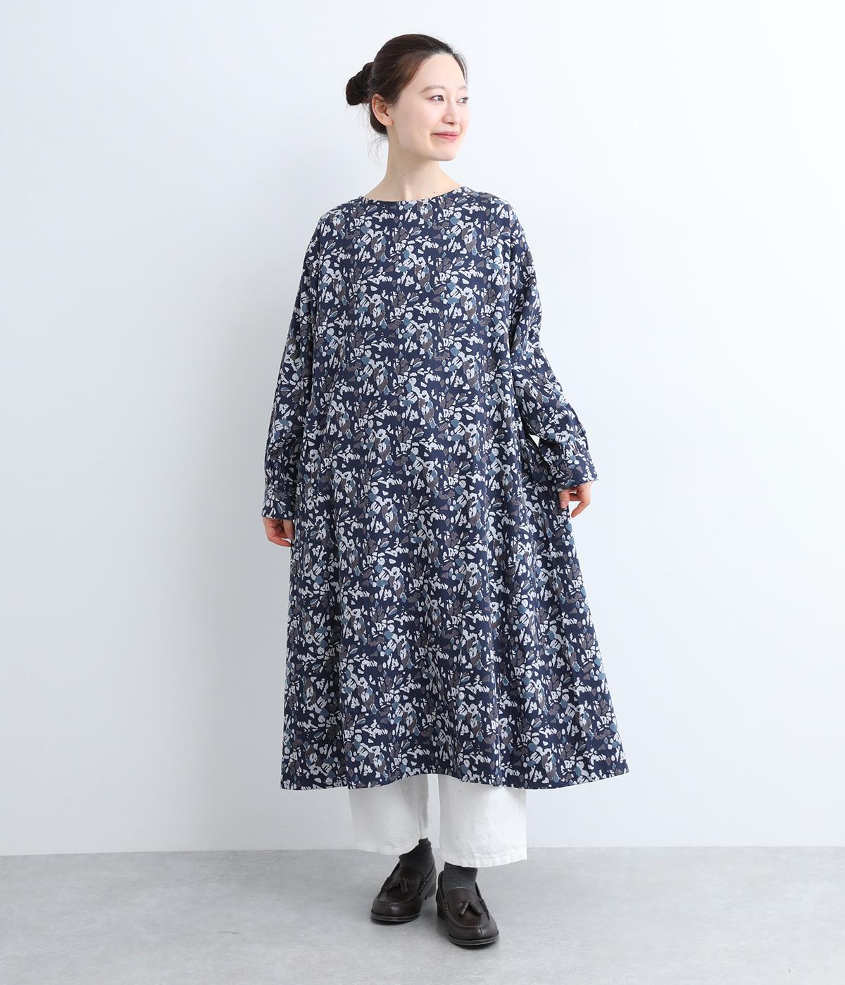 オーガニックコットン木漏れ日サテンプリントAラインワンピース(ダークネイビー-ONESIZE)