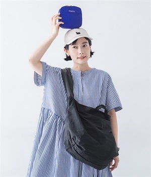 ナイロン　リップストラップ　トート/E7799(ブラック×チャコール-ONESIZE)